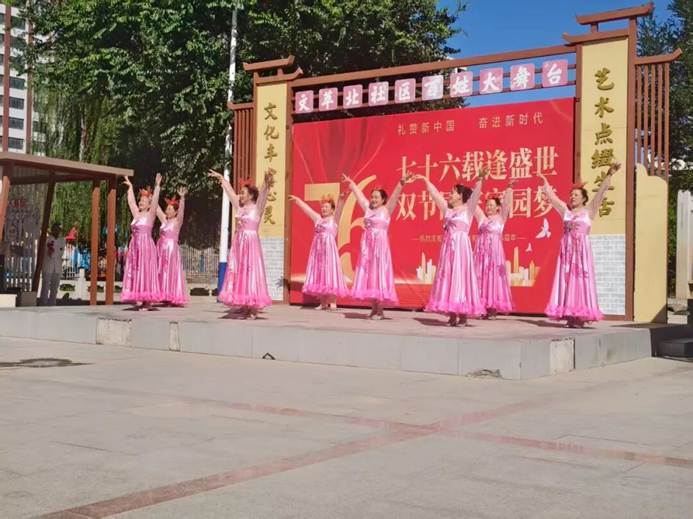 图片包含 户外, 路, 建筑, 标志 AI 生成的内容可能不正确。