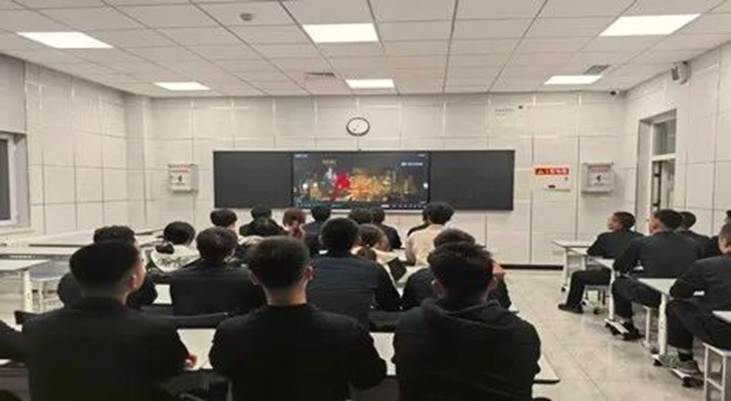 会议室里的人们 AI 生成的内容可能不正确。