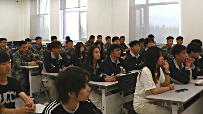 会议室里的人们 AI 生成的内容可能不正确。