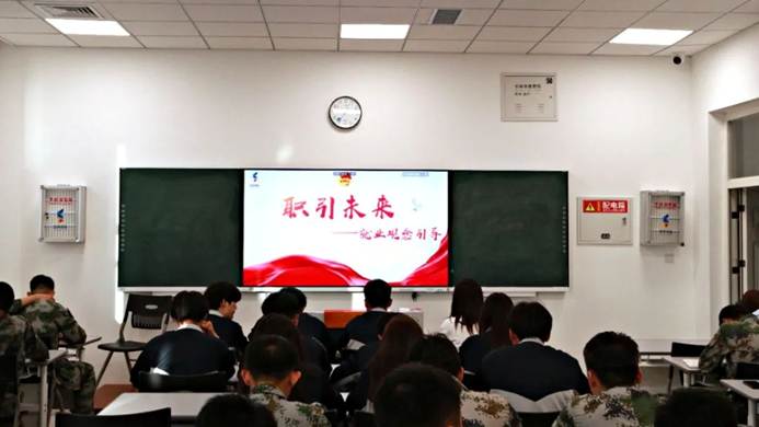 会议室里的人们 AI 生成的内容可能不正确。