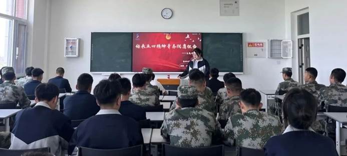 一群人在开会 AI 生成的内容可能不正确。